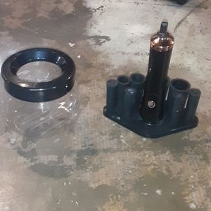 Makeup brush cleaning device